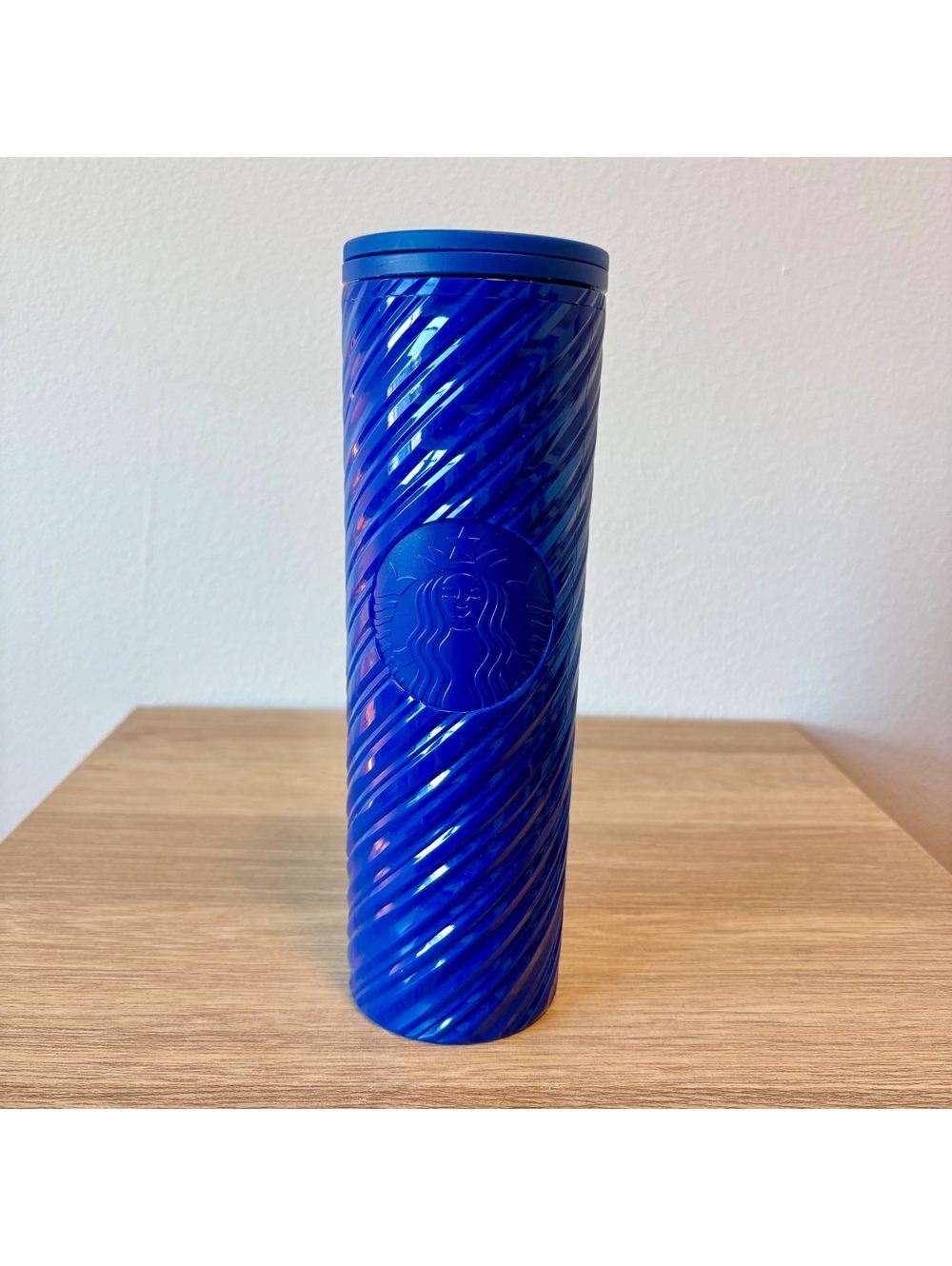 Starbucks Dark Blue Cold Tumbler 16 oz Ribbon Swirl Embossed Logo Cup